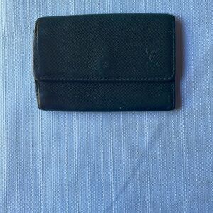 ⬇️90% off! Authentic Louis Vuitton Taiga leather 6 Key Cardholder.Amazing Deal!🔥